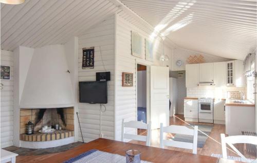 Three-bedroom Holiday Home In Animskog