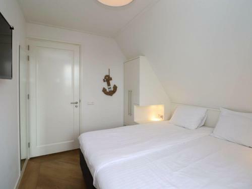 Beautiful Villa With Sauna On The Tjeukemeer