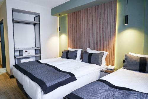 Leons Hotel