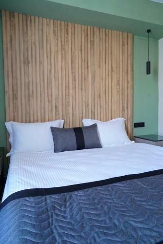 Leons Hotel