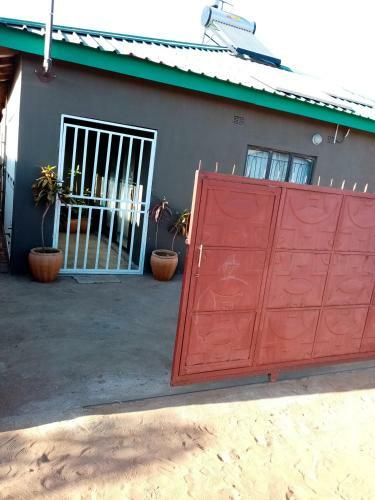 Victoria Falls Budget Holiday House