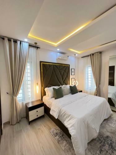 5 Bedroom Fully Detached Serviced Apartment