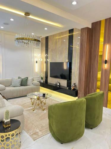 5 Bedroom Fully Detached Serviced Apartment