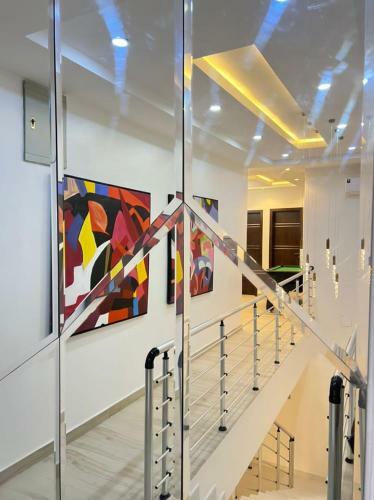 5 Bedroom Fully Detached Serviced Apartment
