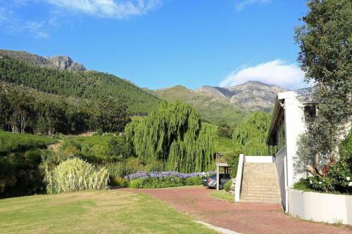 Villa De Luc Ultimate Country Privacy