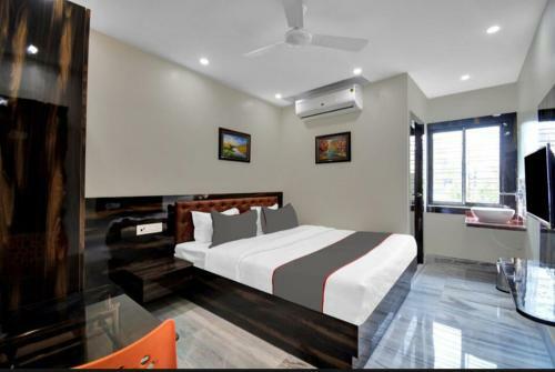 Hostal Om Guest House And Banquet