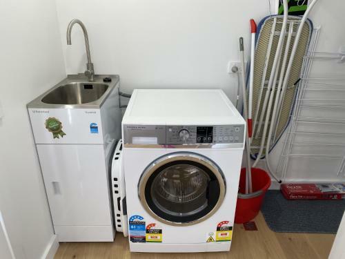 Apartamento Kidd7b - Riverside Townhouse Retreat