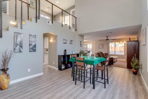 Phoenix Gem With Sparkling Heated Pool And Newly Remodeled! Home