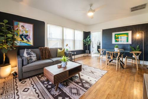 *new* Modern Meets Vintage In Phx Historic Home