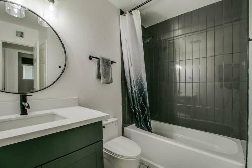 Prime Location - Modern New - Swim, Play And Relax