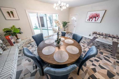 Luxury Home On Windsor -near Old Town- Heated Pool