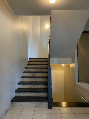 Sunny 3-bdrm Townhouse With 2 Sundecks & Sauna