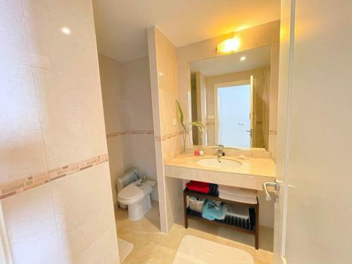 Apartamento En Mascarat, Acceso A Playa Privada.