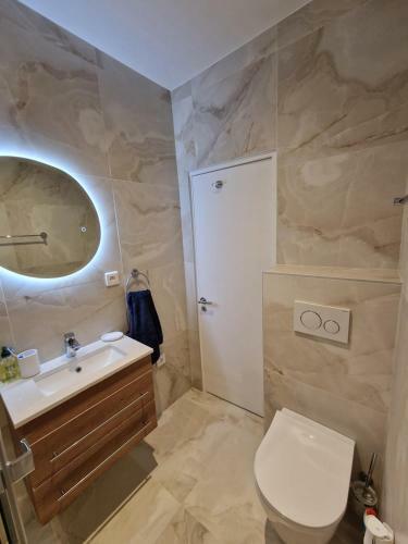 Apartamento Elegant Flat In Old Town, 2 Mins Walk To Lake