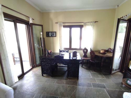 Entire Home Near Athens For Short Vacations