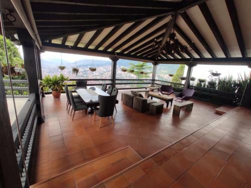 11 Bedroom Gym Luxury Villa - Heated Pool Jacuzzi