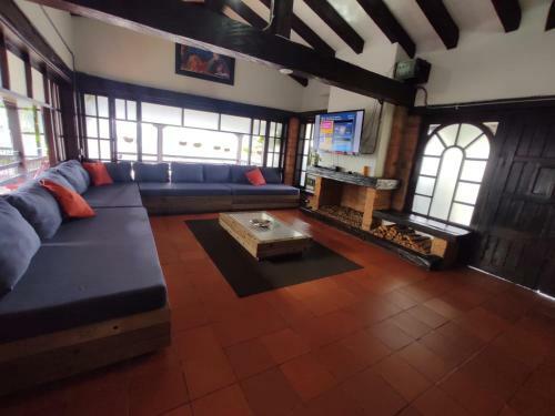 11 Bedroom Gym Luxury Villa - Heated Pool Jacuzzi
