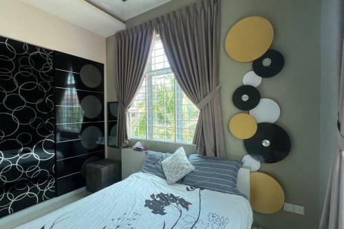 Luxury 4 Designed Bedrooms Bungalow# 100mbps Unifi