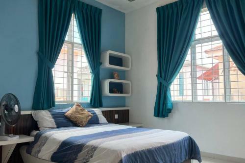 Luxury 4 Designed Bedrooms Bungalow# 100mbps Unifi