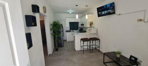 Gated And Very Secured White House 6 Mins From The Beach