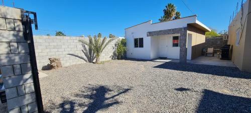 Gated And Very Secured White House 6 Mins From The Beach