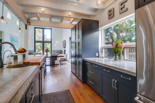 1155 Hymettus Ave Home