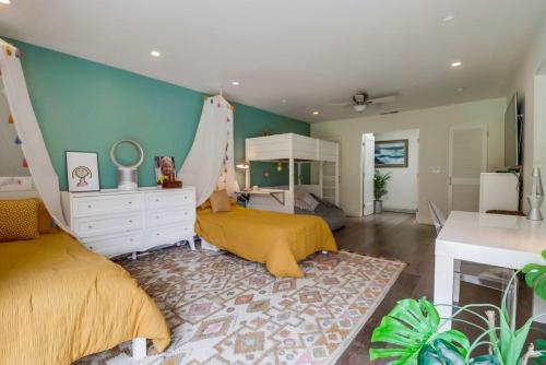 1155 Hymettus Ave Home