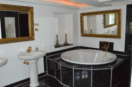 Hotel Skr�belev Gods Manor House