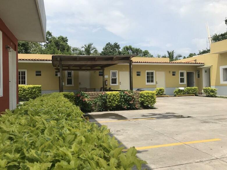 Hotel Montroi City