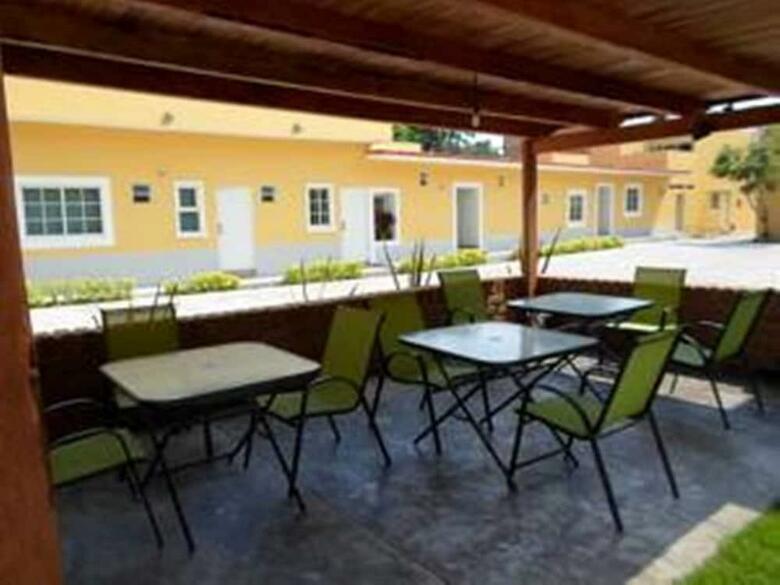 Hotel Montroi City