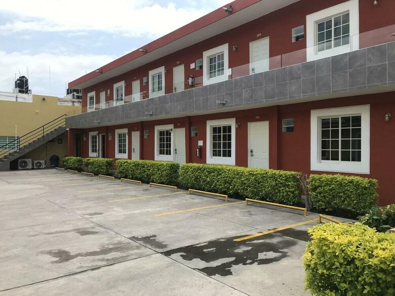 Hotel Montroi City
