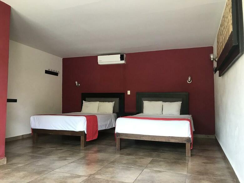 Hotel Montroi City