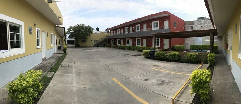 Hotel Montroi City