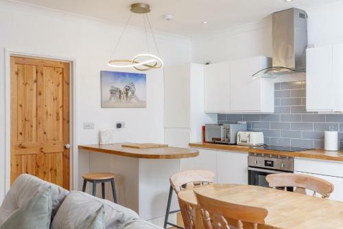 Lovely, Centrally Located 2-bedroom Apartment With Patio