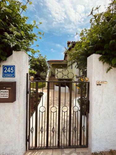 Pomerino Apartmans