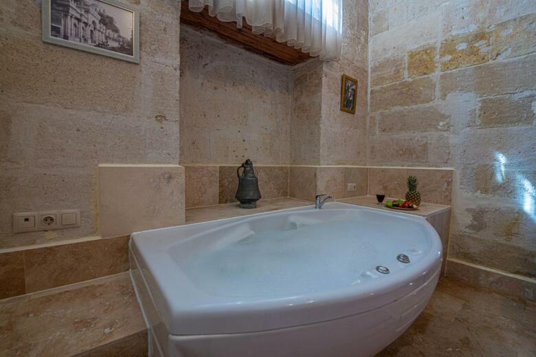 Hotel Kapalos Cave Suites