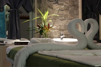 Hotel Weekender Resort & Spa