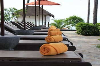 Hotel Weekender Resort & Spa