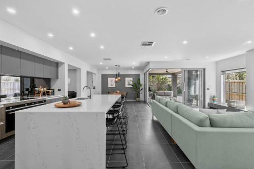 Sophisticated Abode 10 Minutes To Surf Coast Private Location
