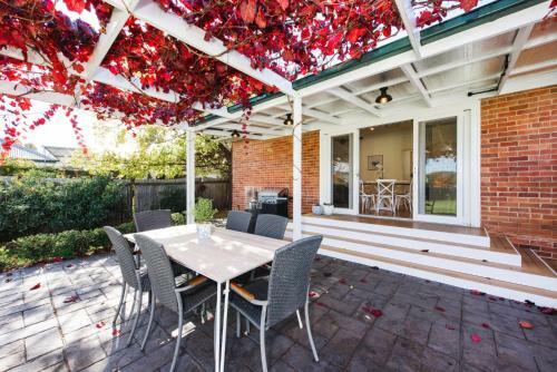 Olive Tree Cottage - Dreamy Leisurely Retreat