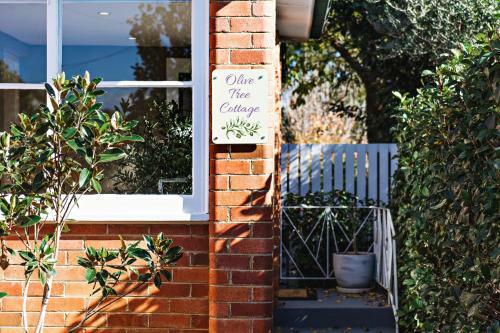 Olive Tree Cottage - Dreamy Leisurely Retreat