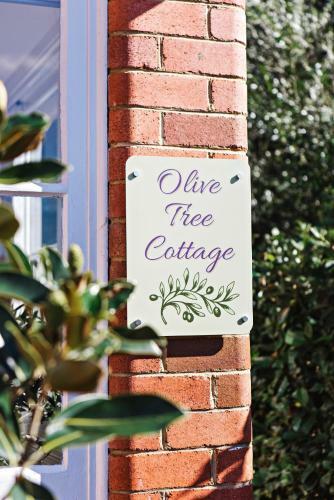 Olive Tree Cottage - Dreamy Leisurely Retreat