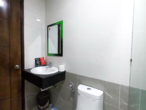 Reddoorz H'hen Hotel