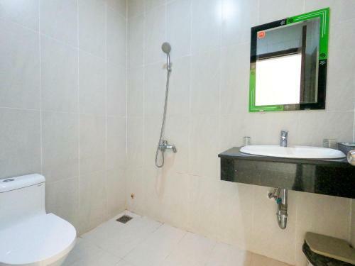 Reddoorz H'hen Hotel