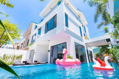 Villa H? B?i Sunrise G?n B�i T?m