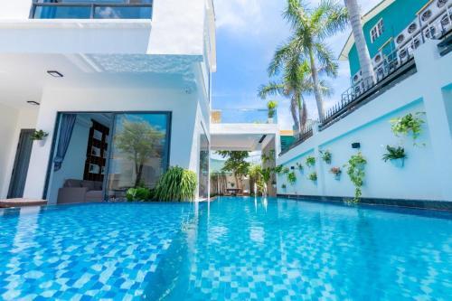 Villa H? B?i Sunrise G?n B�i T?m