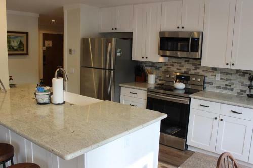 #418 - Bright, Modern, Comfy, And Great Location
