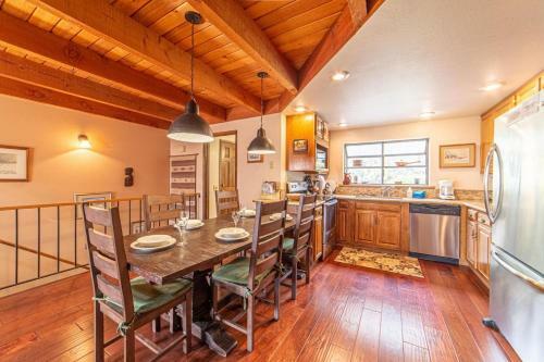 #480 - Pet-friendly, Family-friendly Mountain Condo