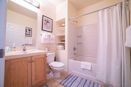 #467- Golf Course Condo Near Ski Resort, Mountain Views