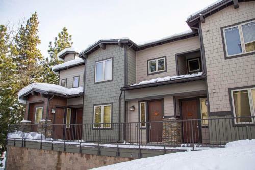 #467- Golf Course Condo Near Ski Resort, Mountain Views